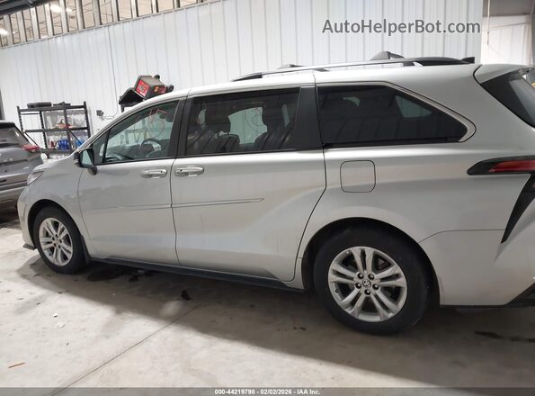 5TDCSKFC4PS083444 2023 TOYOTA SIENNA Silver Панорамний вид салону 360°
