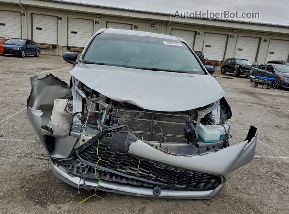 5TDDSKFCXNS061899 2022 TOYOTA SIENNA Серебряный Вид спереди