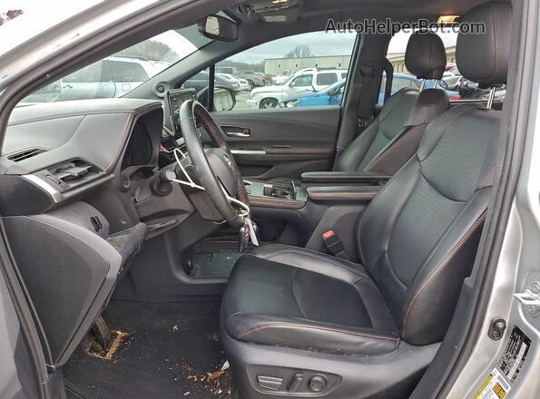 5TDDSKFCXNS061899 2022 TOYOTA SIENNA Серебряный Вид салона спереди