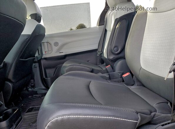 5TDDSKFCXSS157124 2025 TOYOTA SIENNA Gray Rear interior view