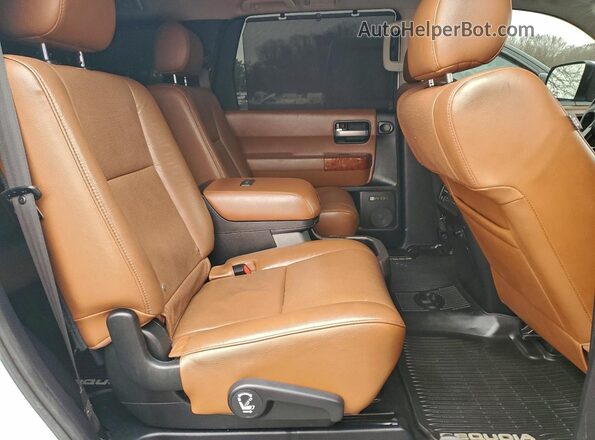 5TDDY5G11JS156262 2018 TOYOTA SEQUOIA Белый Вид задней части салона