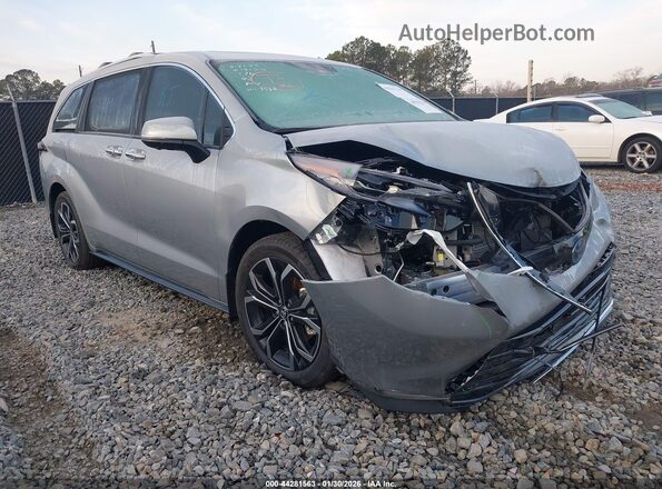 5TDERKEC0SS283560 2025 TOYOTA SIENNA Silver Przód prawy