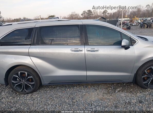 5TDERKEC0SS283560 2025 TOYOTA SIENNA Silver Widok wnętrza z tyłu