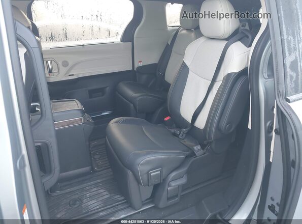 5TDERKEC0SS283560 2025 TOYOTA SIENNA Silver Widok naklejki z numerem VIN