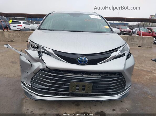 5TDESKFC7MS010282 2021 TOYOTA SIENNA Silver Instrument cluster view
