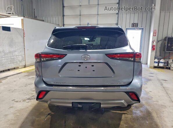 5TDFZRBH5NS181012 2022 TOYOTA HIGHLANDER Серебряный Вид сзади