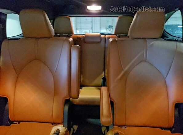 5TDFZRBH5NS181012 2022 TOYOTA HIGHLANDER Серебряный Вид задних сидений