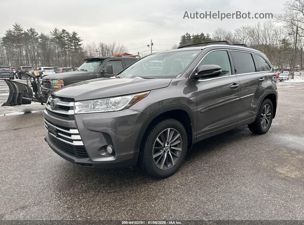 5TDJZRFH3JS556605 2018 TOYOTA LE Gray Przód lewy