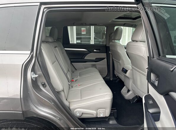 5TDJZRFH3JS556605 2018 TOYOTA LE Gray Widok naklejki z numerem VIN