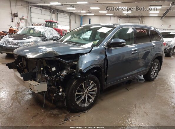 5TDJZRFH7JS891012 2018 TOYOTA LE Blue Przód lewy