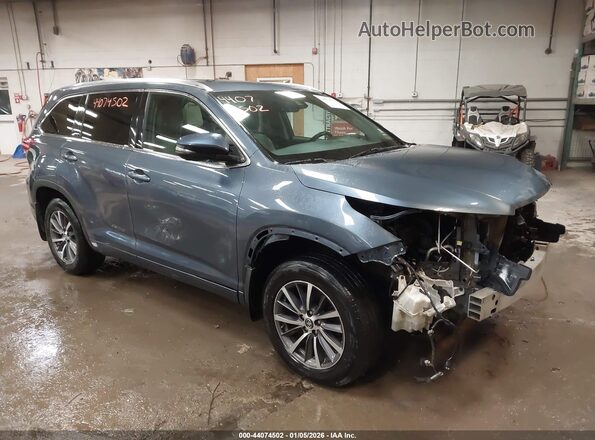 5TDJZRFH7JS891012 2018 TOYOTA LE Blue Przód prawy