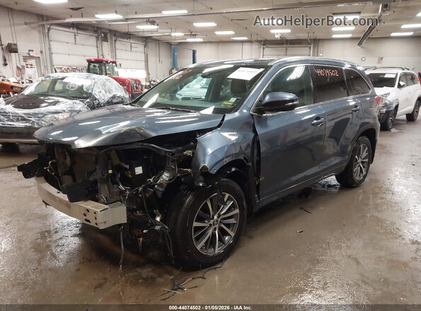 5TDJZRFH7JS891012 2018 TOYOTA LE Blue Tył prawy