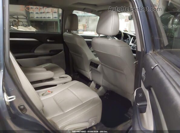 5TDJZRFH7JS891012 2018 TOYOTA LE Blue Widok naklejki z numerem VIN