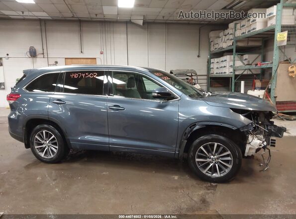 5TDJZRFH7JS891012 2018 TOYOTA LE Blue Widok wnętrza 360 stopni