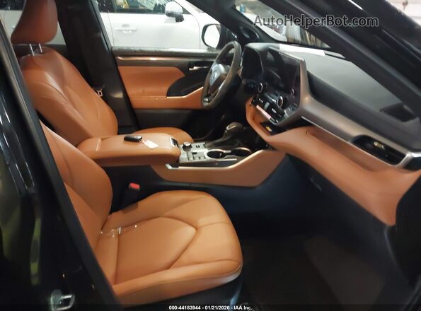 5TDKDRBH6RS566985 2024 TOYOTA HIGHLANDER Черный Вид салона спереди