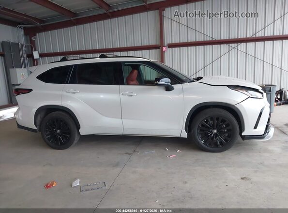5TDKDRBH8RS548343 2024 TOYOTA HIGHLANDER Белый Вид задней части салона
