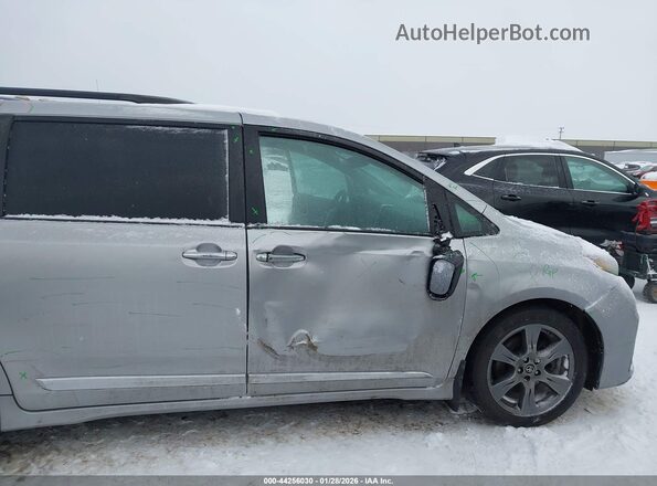 5TDXZ3DC0JS941005 2018 TOYOTA SIENNA Silver Front view