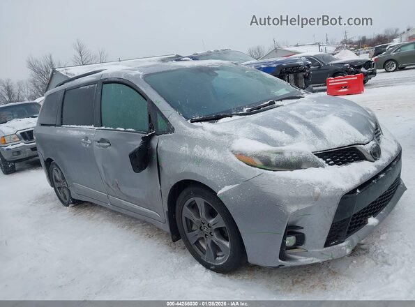 5TDXZ3DC0JS941005 2018 TOYOTA SIENNA Silver Front right