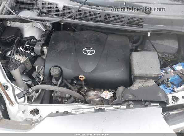 5TDXZ3DC3JS926031 2018 TOYOTA SIENNA Silver Rear view