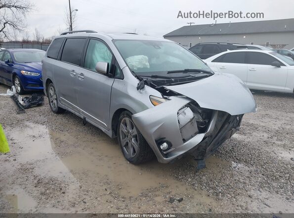 5TDXZ3DC3JS926031 2018 TOYOTA SIENNA Silver Front right