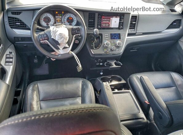 5TDXZ3DC5JS937869 2018 TOYOTA SIENNA Угольный Вид панели приборов