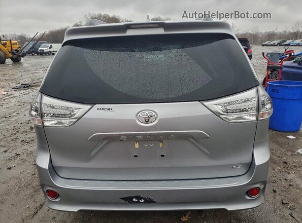 5TDXZ3DC6JS949870 2018 TOYOTA SIENNA Silver Vista trasera