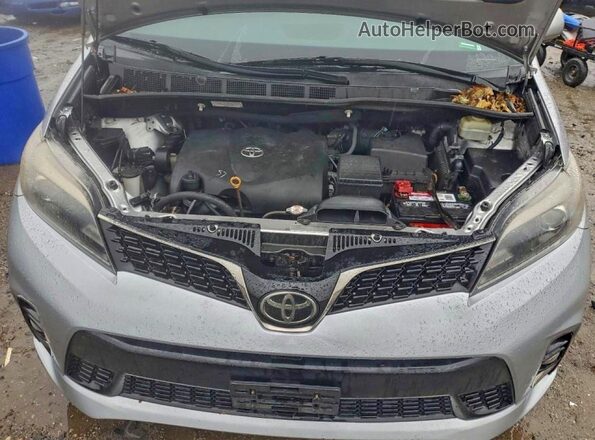 5TDXZ3DC6JS949870 2018 TOYOTA SIENNA Silver Vista del compartimento del motor