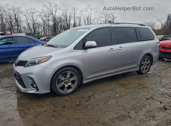 5TDXZ3DC6JS949870 2018 TOYOTA SIENNA Silver Vista tres cuartos delantera izquierda