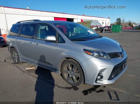 5TDXZ3DC8JS965830 2018 TOYOTA SIENNA Серебряный Передняя правая четверть