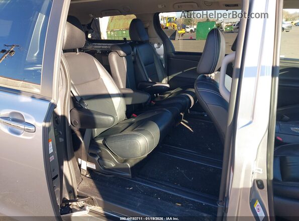 5TDXZ3DC8JS965830 2018 TOYOTA SIENNA Серебряный Вид наклейки с VIN-кодом