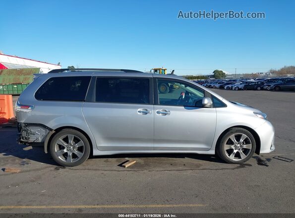 5TDXZ3DC8JS965830 2018 TOYOTA SIENNA Серебряный Панорамный вид салона 360°