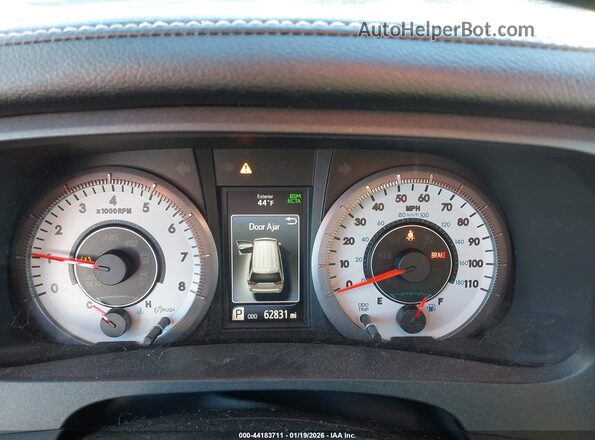 5TDXZ3DC8JS965830 2018 TOYOTA SIENNA Серебряный Вид задних сидений