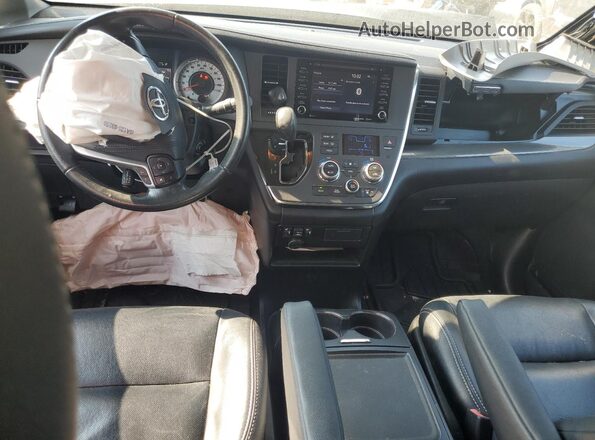5TDXZ3DCXJS949418 2018 TOYOTA SIENNA Черный Вид панели приборов