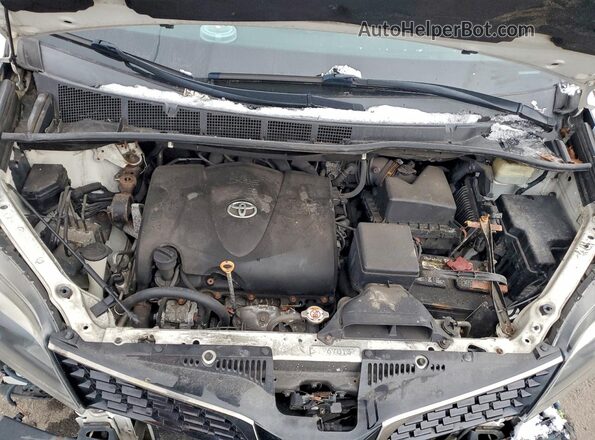 5TDXZ3DCXJS953016 2018 TOYOTA SIENNA White Widok komory silnika