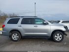 2016 Toyota Sequoia Sr5 5.7l V8 Серебряный vin: 5TDZY5G17GS066063