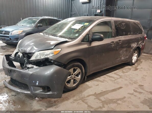 5TDZZ3DC0HS869791 2017 TOYOTA SIENNA Серый Передняя левая четверть
