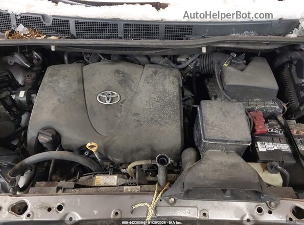 5TDZZ3DC0HS869791 2017 TOYOTA SIENNA Серый Вид сзади