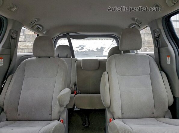 5TDZZ3DC7JS957520 2018 TOYOTA SIENNA Blue უკანა სავარძლების ხედი