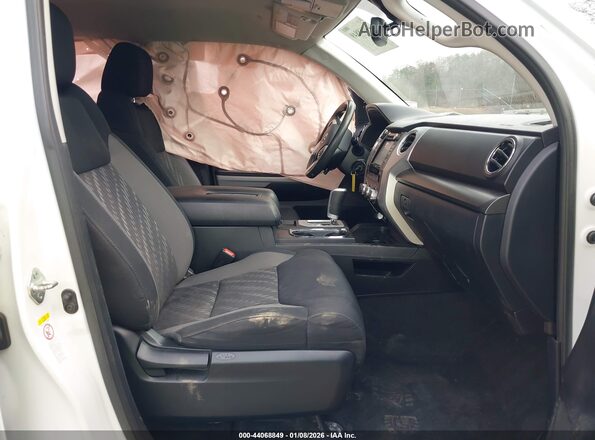 5TFDW5F15KX789169 2019 TOYOTA TUNDRA Белый Вид салона спереди