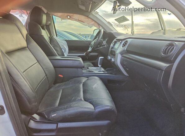 5TFDY5F14LX907384 2020 TOYOTA TUNDRA Белый Вид салона спереди