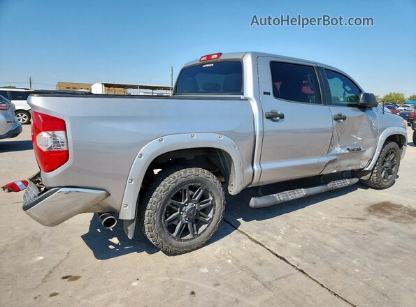 5TFEM5F15JX132767 2018 TOYOTA TUNDRA Серебряный Задняя правая четверть