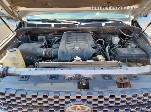 5TFEM5F15JX132767 2018 TOYOTA TUNDRA Серебряный Вид задней части салона