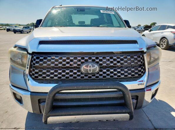 5TFEM5F15JX132767 2018 TOYOTA TUNDRA Серебряный Вид спереди