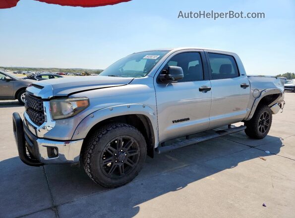 5TFEM5F15JX132767 2018 TOYOTA TUNDRA Серебряный Передняя левая четверть