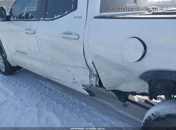 5TFLA5DA8NX050945 2022 TOYOTA TUNDRA White Widok z przodu