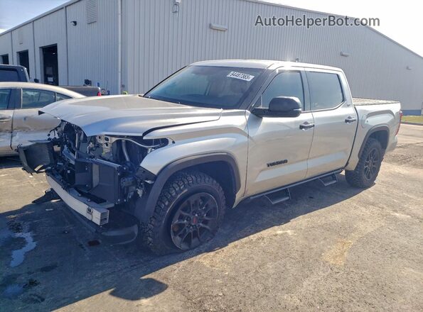 5TFLA5DB2PX115395 2023 TOYOTA TUNDRA Серебряный Передняя левая четверть