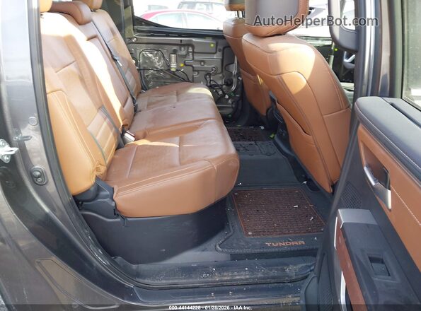 5TFMA5DBXPX078763 2023 TOYOTA TUNDRA Gray VIN კოდის სტიკერის ხედი