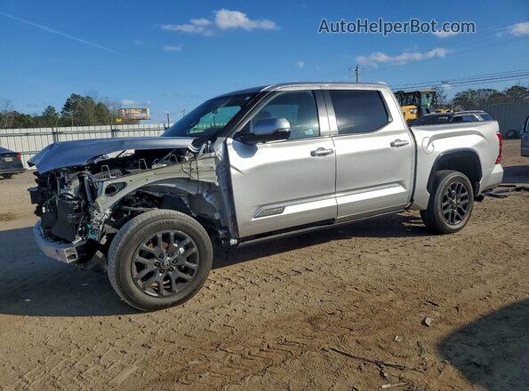 5TFNA5DB0SX285952 2025 TOYOTA TUNDRA Серебряный Передняя левая четверть