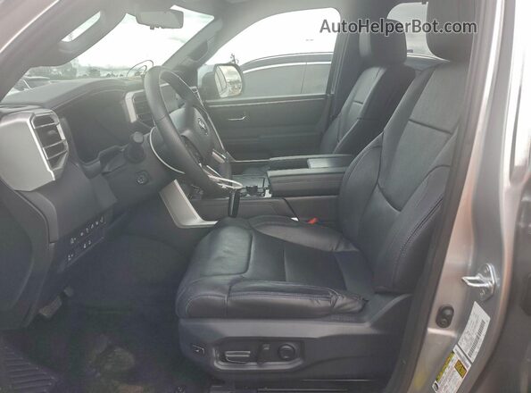 5TFNA5DB0SX285952 2025 TOYOTA TUNDRA Серебряный Вид салона спереди