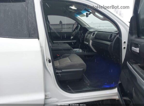 5TFUY5F16GX501239 2016 TOYOTA TUNDRA Белый Вид салона спереди